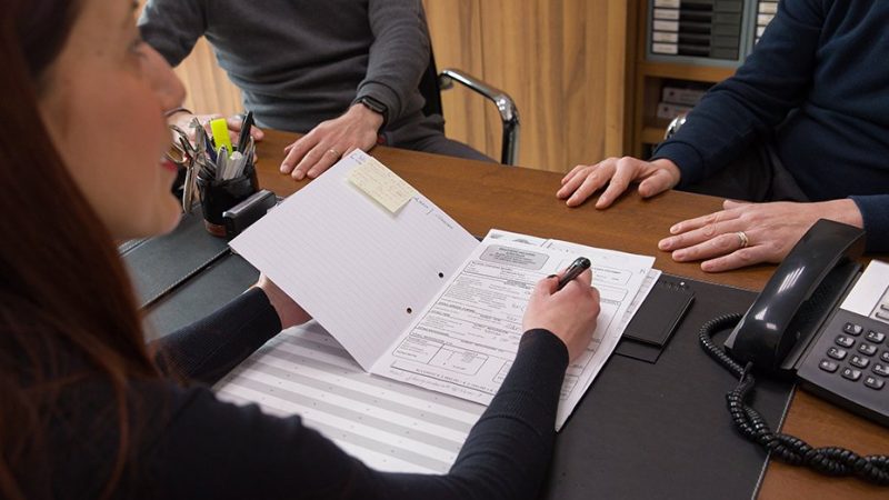 Come gestire documenti e pratiche dopo il decesso