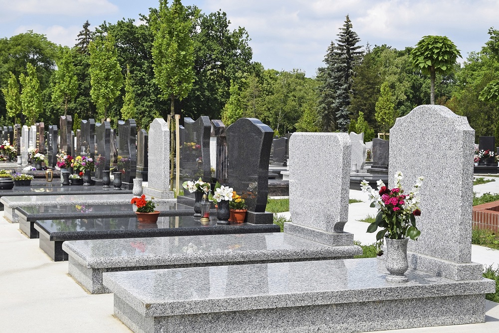 Lapidi a terra in granito: una nuova tendenza per il tuo funerale