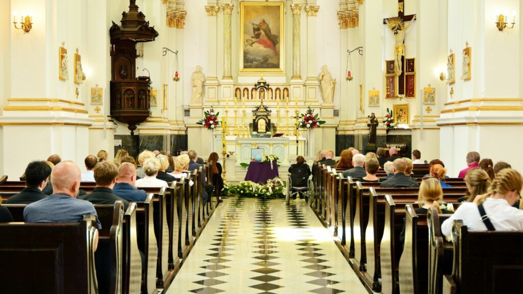 Organizzazione e riti del funerale cattolico